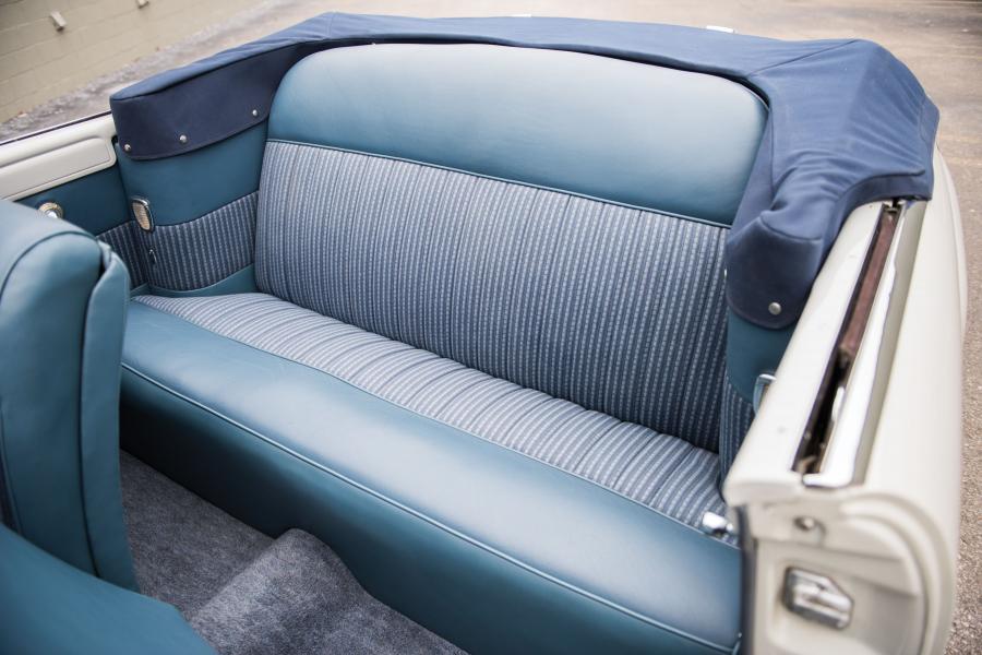 Интерьер DeSoto Custom Convertible (S13-2) 1949 года  (фото 7 из 35)